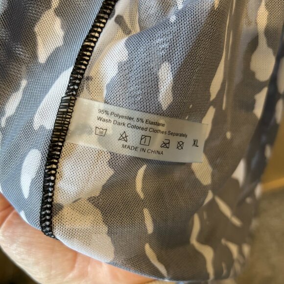 Black and White Mesh Swimsuit Coverup with Belt Size XL - Picture 5 of 9